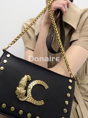 Bandolera con solapa tachas y logo LC animal Lola Casademunt - Imagen 1