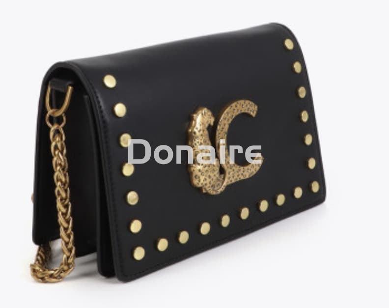 Bandolera con solapa tachas y logo LC animal Lola Casademunt - Imagen 4