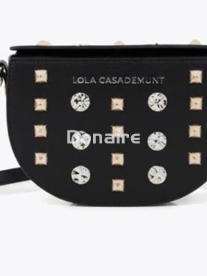 Bandolera negra con tachas oro y plata Lola Casademunt - Imagen 1