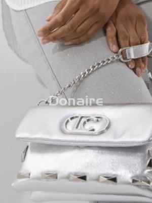 Bandolera plateada con tachas Lola Casademunt - Imagen 2