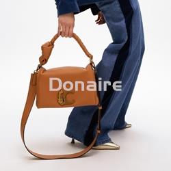 Bolso bandolera con solapa y logo camel Lola Casademunt - Imagen 1