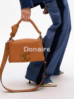 Bolso bandolera con solapa y logo camel Lola Casademunt - Imagen 1