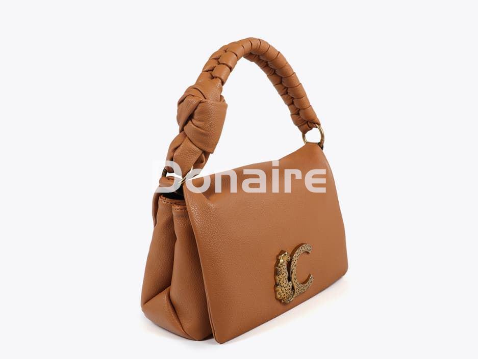 Bolso bandolera con solapa y logo camel Lola Casademunt - Imagen 2