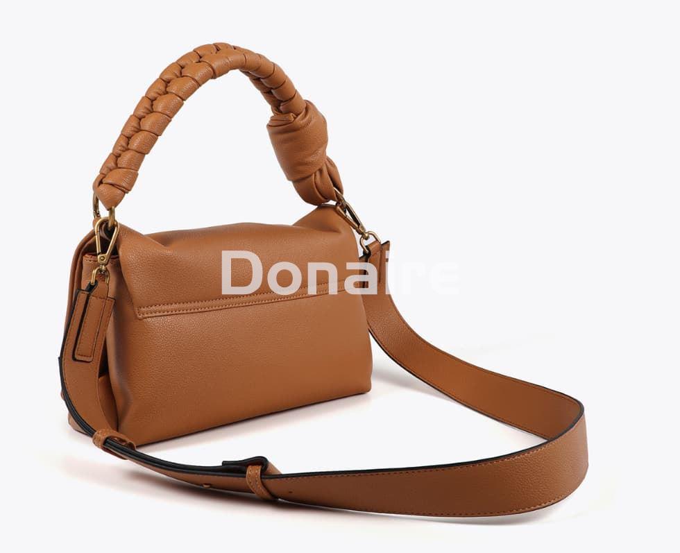 Bolso bandolera con solapa y logo camel Lola Casademunt - Imagen 6