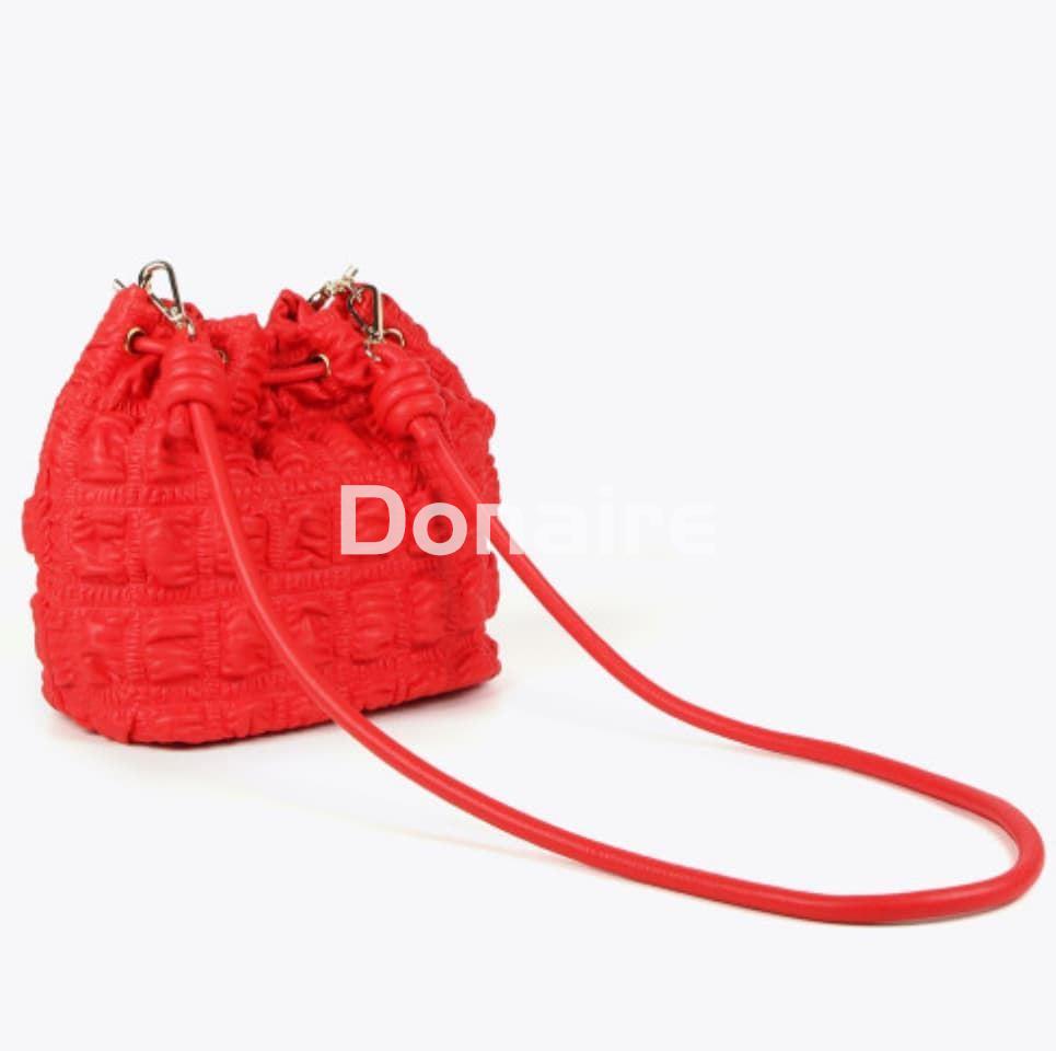 Bolso bandolera efecto piel matelassée roja Lola Casademunt - Imagen 4