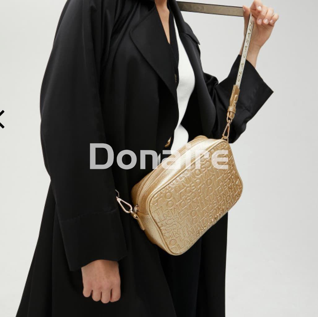 Bolso bandolera monograma dorado Lola Casademunt - Imagen 2