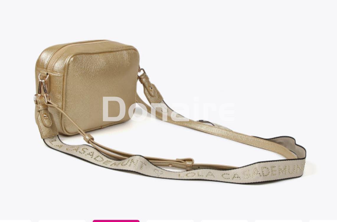Bolso bandolera monograma dorado Lola Casademunt - Imagen 4