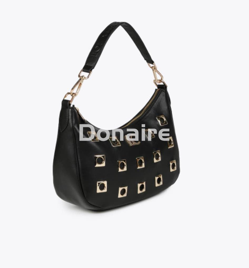 Bolso bandolera negro detales metálicos dorados Lola Casademunt - Imagen 2