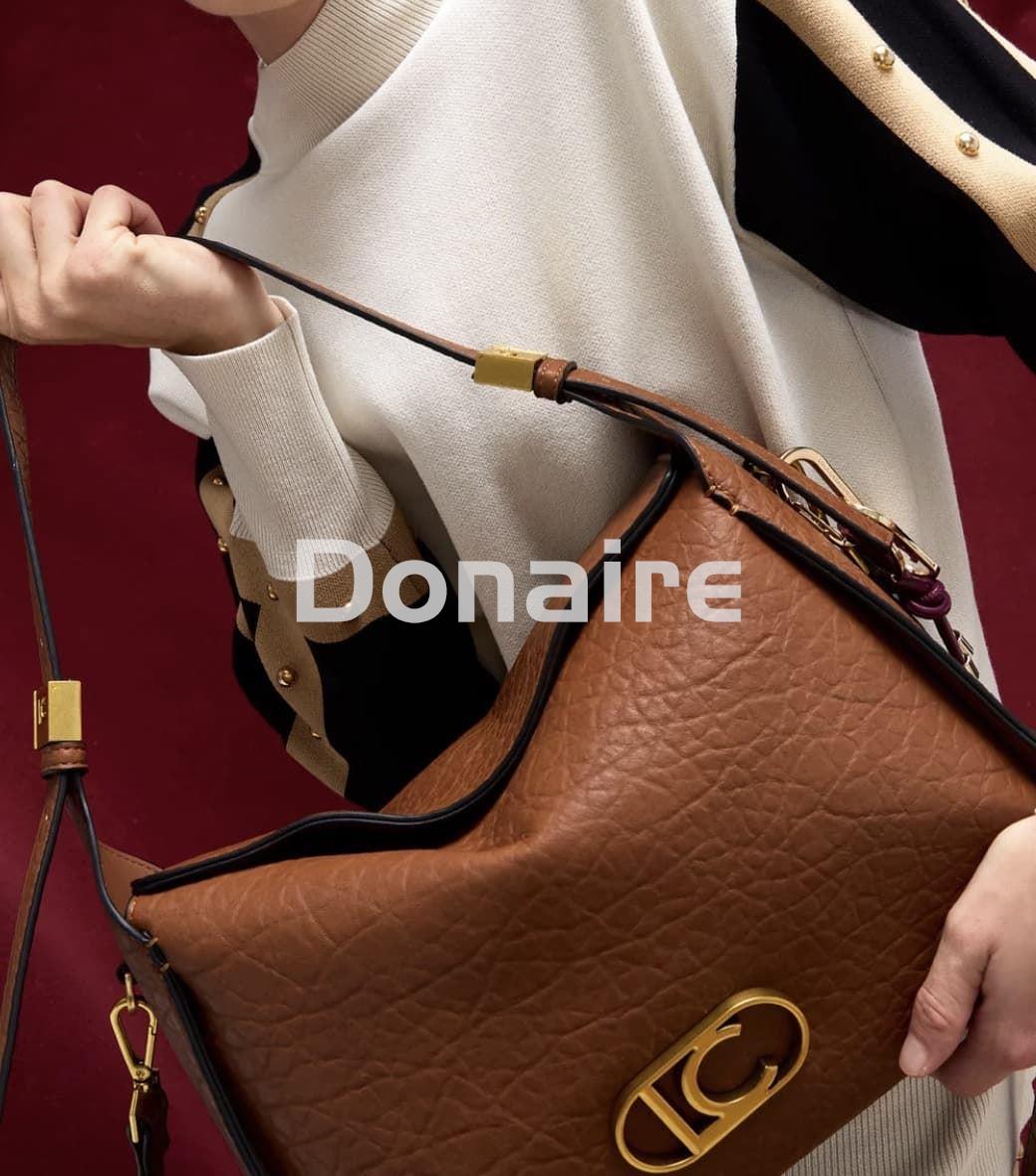 Bolso marrón con logo dorado Lola Casademunt - Imagen 3