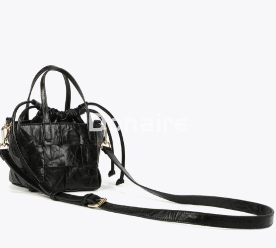Bolso mini shopper trenzado negro Lola Casademunt - Imagen 5