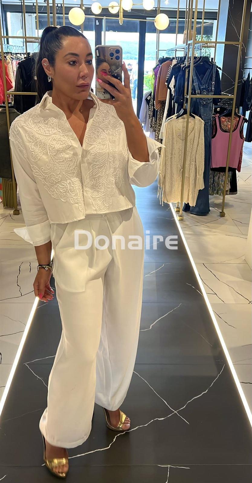 Camisa blanca bordada NKN - Imagen 2