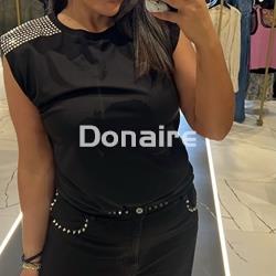 Camiseta negra hombreras y tachas Phard - Imagen 1