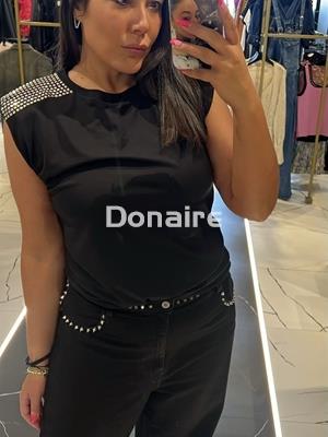 Camiseta negra hombreras y tachas Phard - Imagen 1