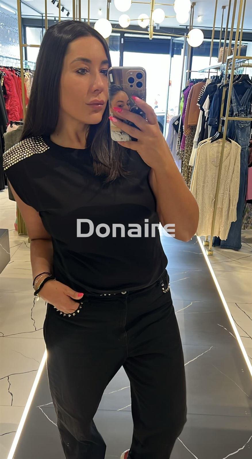 Camiseta negra hombreras y tachas Phard - Imagen 3