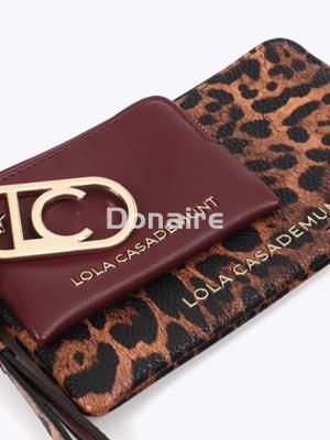 Cartera con monedero animal print y burdeos Lola Casademunt - Imagen 2