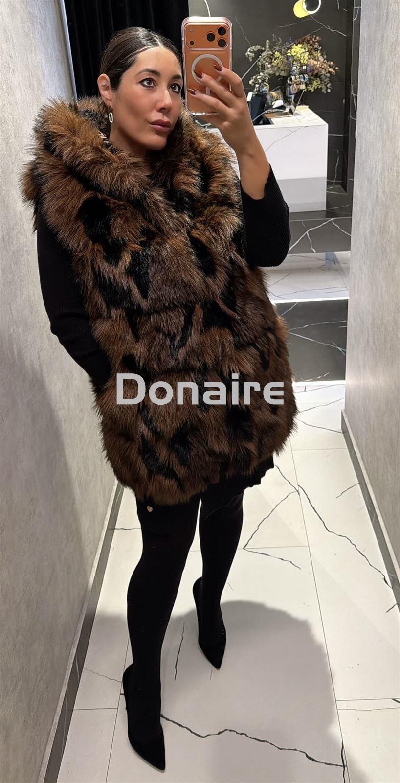 Chaleco pelo marrón y negro con capucha Lola Casademunt - Imagen 2