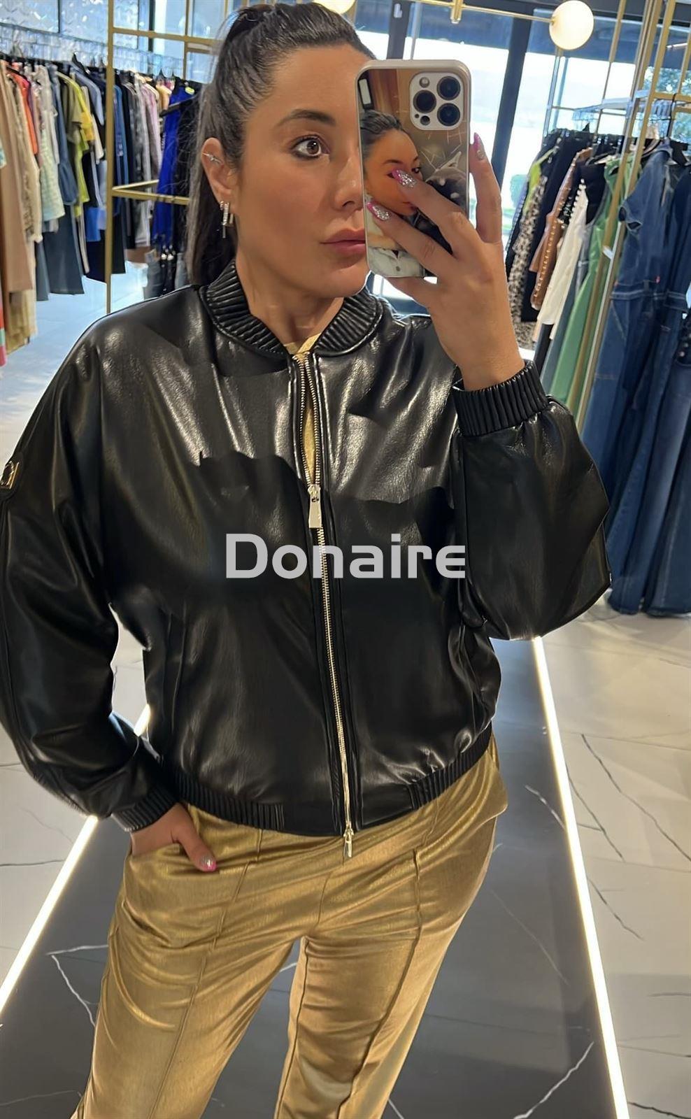 Chaqueta efecto piel estilo bomber Lola Casademunt - Imagen 1