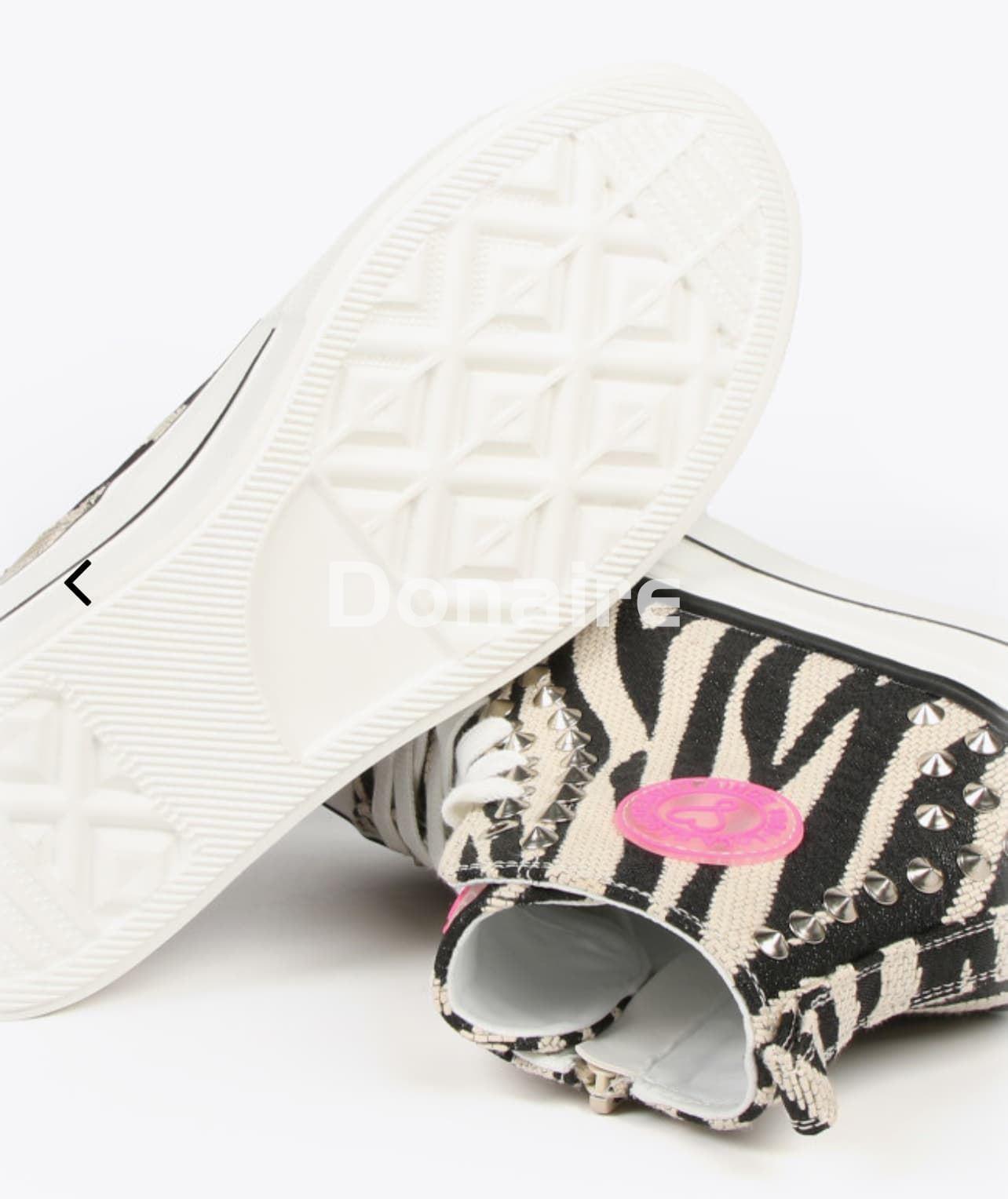 Deportiva de caña alta con estampado de cebra y tachas Lola Casademunt - Imagen 6