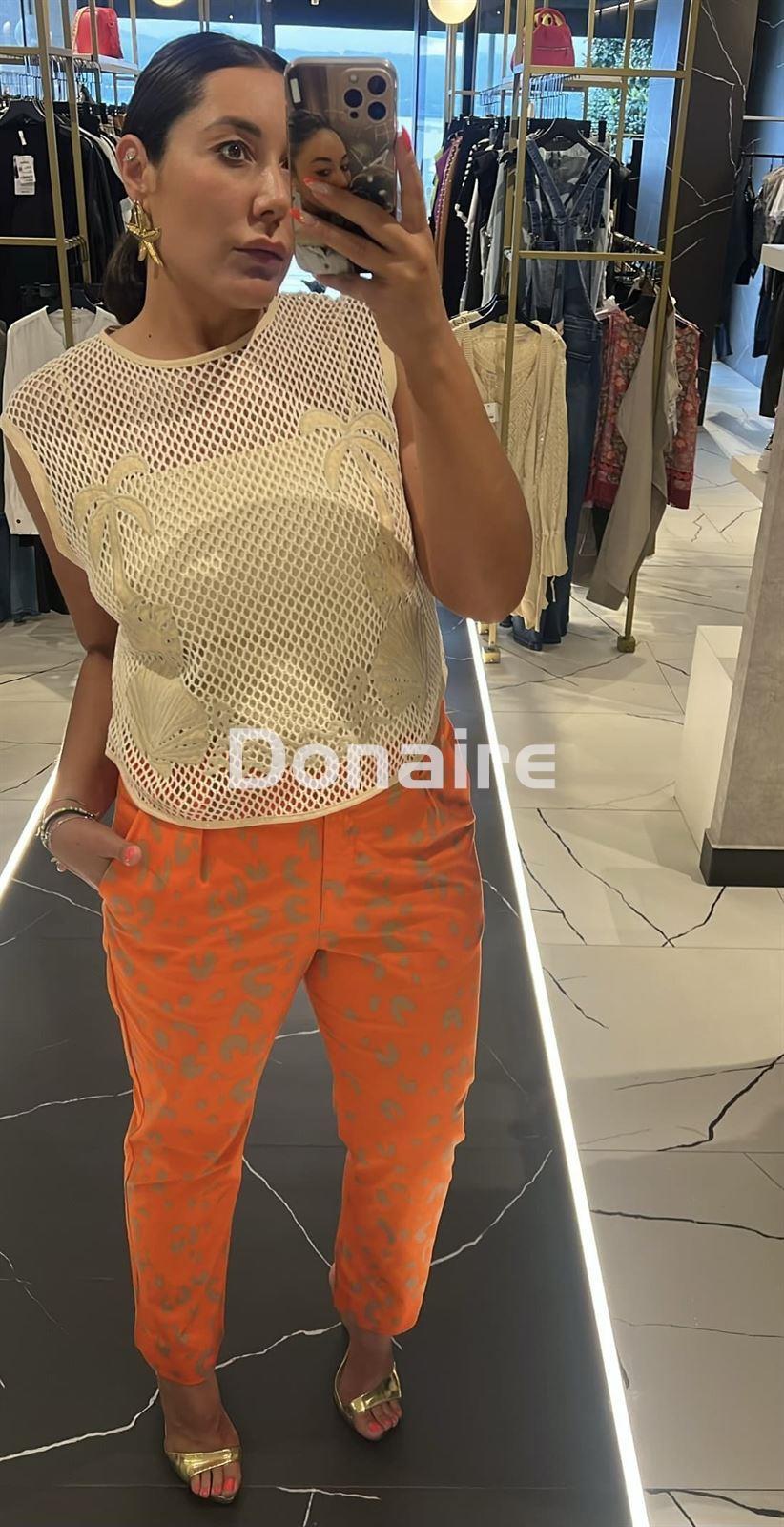 Pantalón naranja y manchas Open - Imagen 5