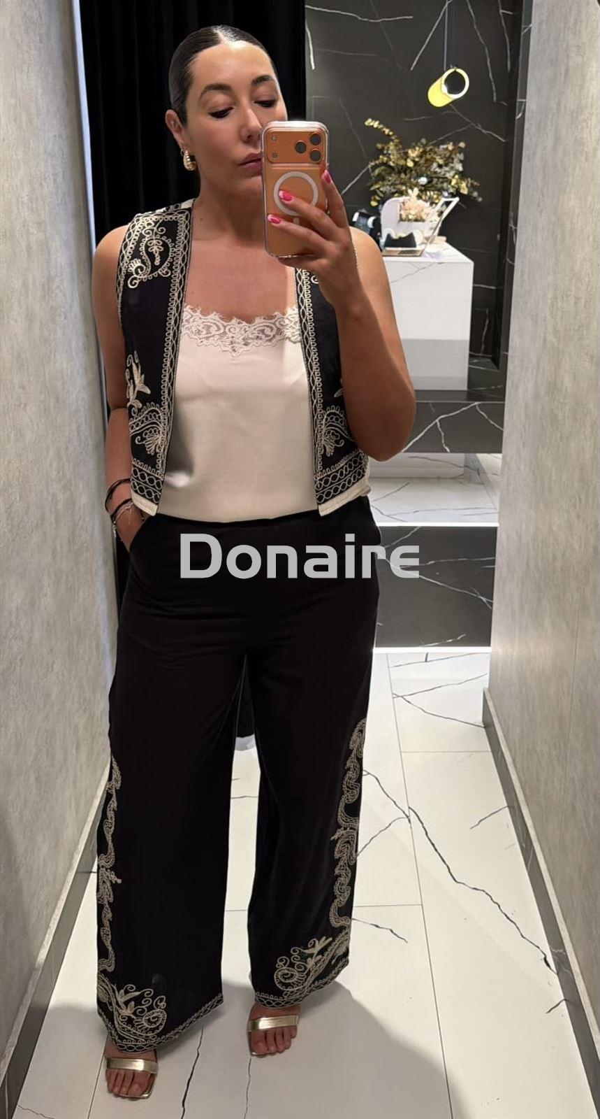 Pantalón negro bordado NKN - Imagen 1