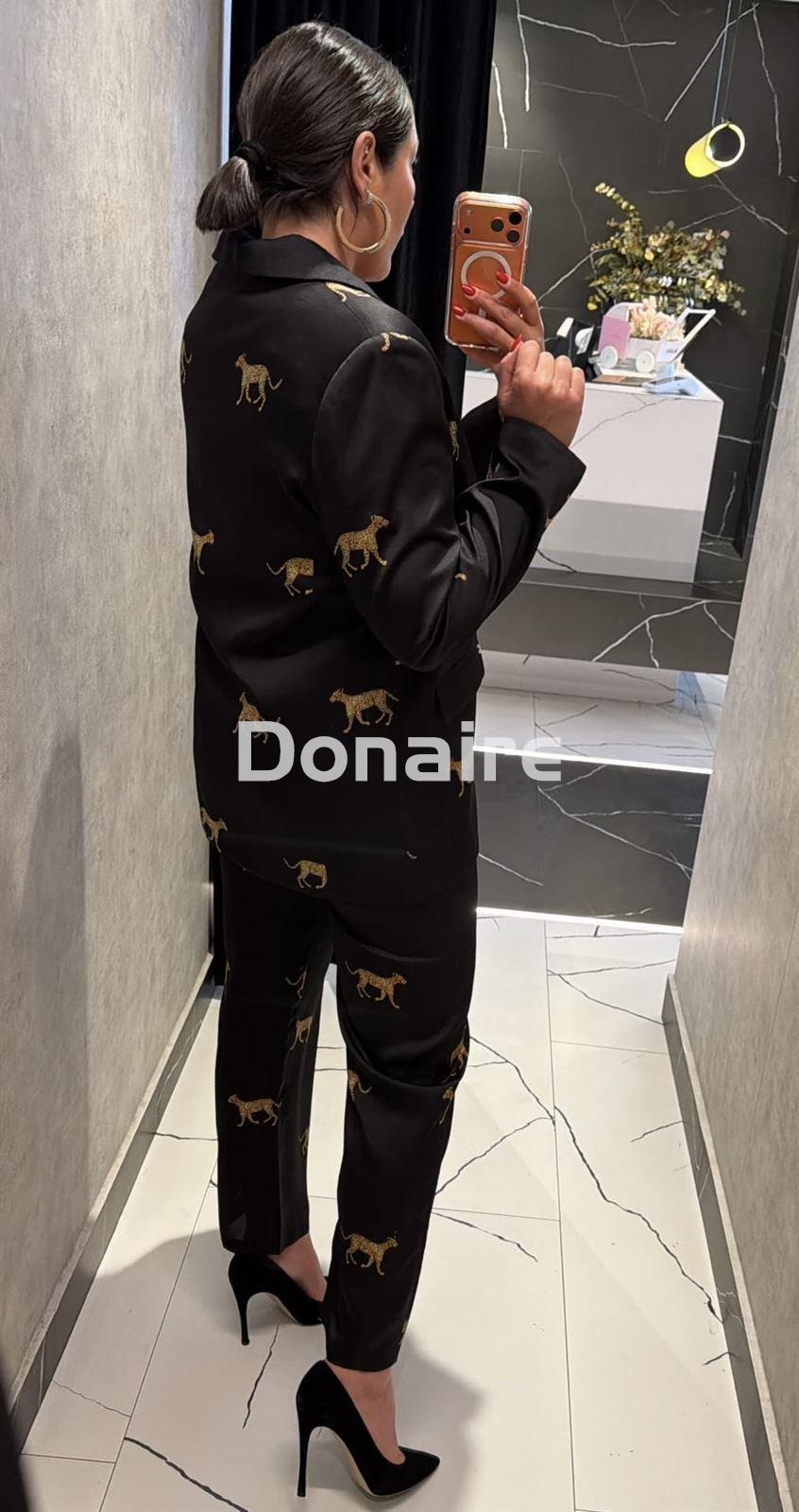 Pantalón negro satén estampado leopardos Lola Casademunt - Imagen 4
