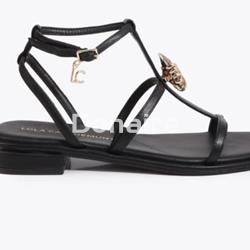 Sandalia plana adorno cristal Lola Casademunt - Imagen 1