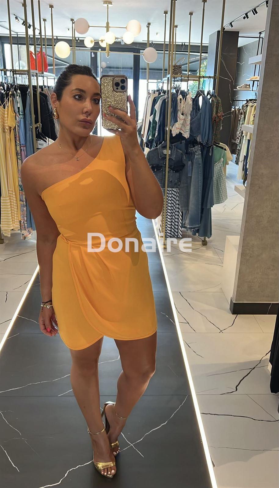 Vestido corto mostaza asimétrico Goa Goa - Imagen 2