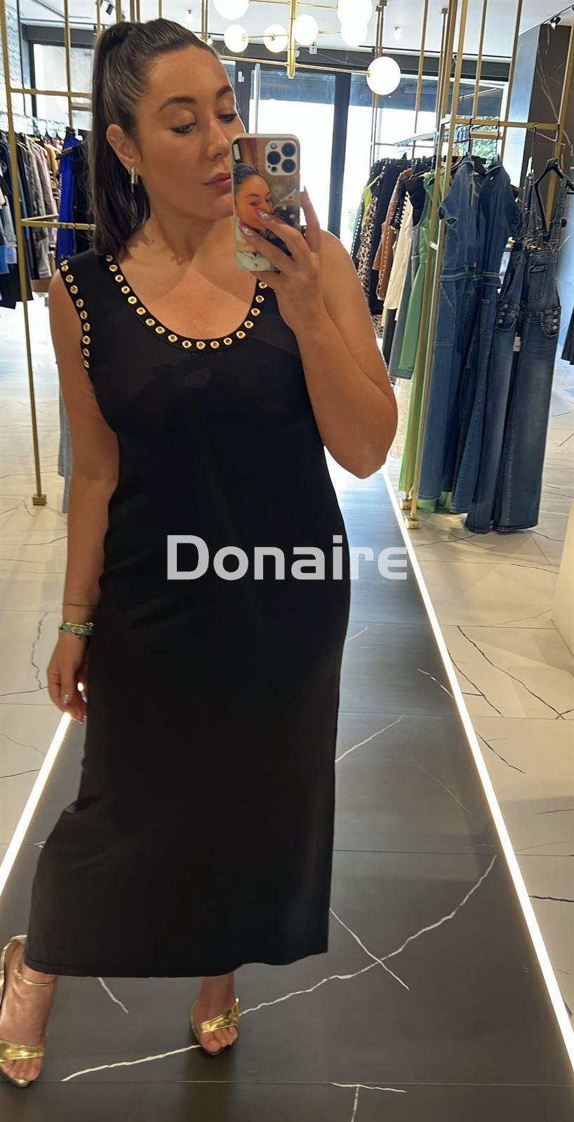 Vestido negro punto detalle arandelas doradas Maite - Imagen 2