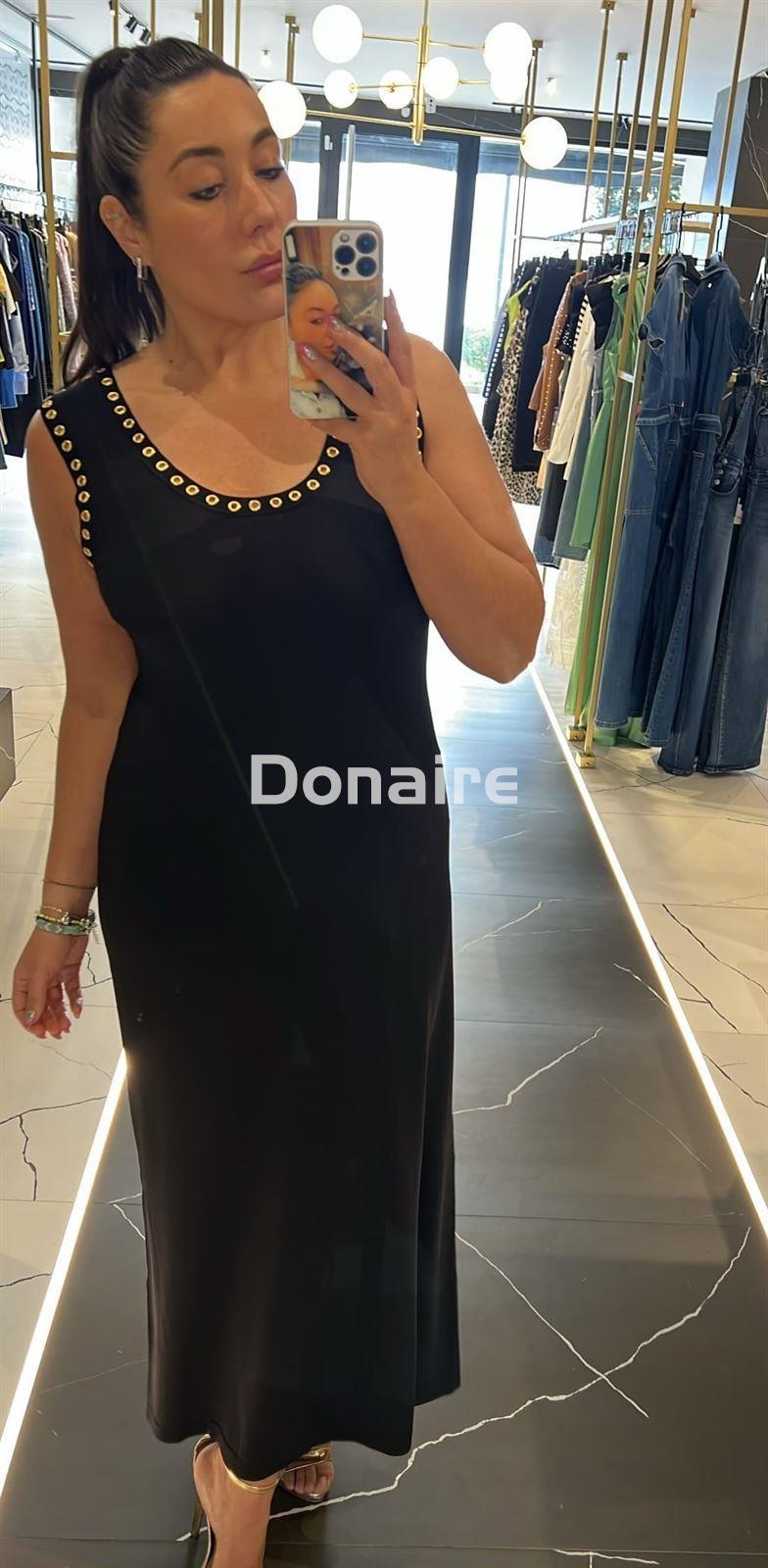 Vestido negro punto detalle arandelas doradas Maite - Imagen 3