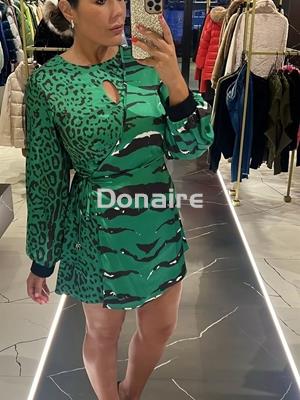 Vestido verde satén prints animal Sahoco - Imagen 1