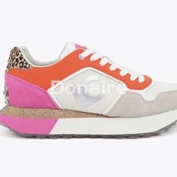 Zapatilla deportiva flúor Lola Casademunt - Imagen 1