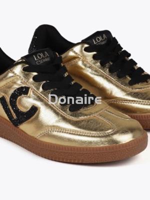 Zapatilla deportiva metalizada con purpurina Lola Casademunt - Imagen 2