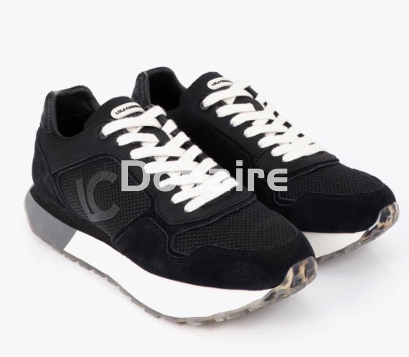 Zapatilla deportiva negra Lola Casademunt - Imagen 1
