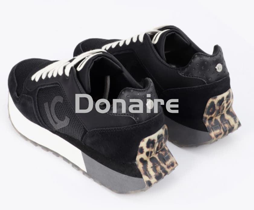 Zapatilla deportiva negra Lola Casademunt - Imagen 2